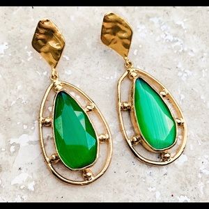 Green cat eye crystal earrings